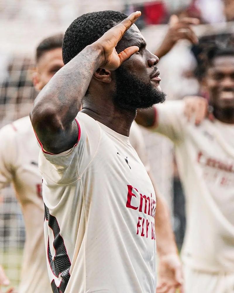 意大利杯16强综述：AC米兰从容应战内战称雄，博洛尼亚双线作战疲态尽显