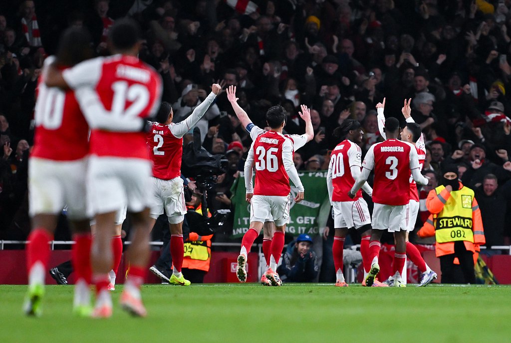 记者：莱奥周二接受核磁共振检查，结果显示无肌肉损伤（记者：莱奥周二完成核磁检查，未发现肌肉受损）