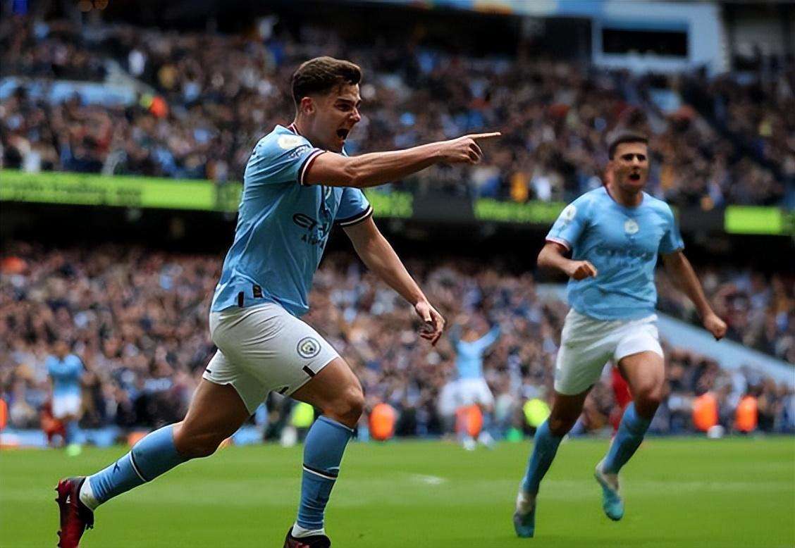 足球之所以迷人，就在这里（这，正是足球的魅力）