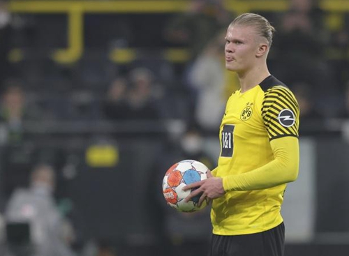 雷克瑟姆队长：在主场竟然有卡迪夫球迷挑衅我，我把他拳击了（雷克瑟姆队长：主场遭卡迪夫球迷挑衅，我出拳回应）