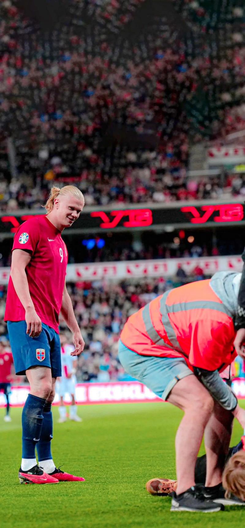 亚足联官网：上海海港卫冕中超冠军，却在亚洲赛场举步维艰