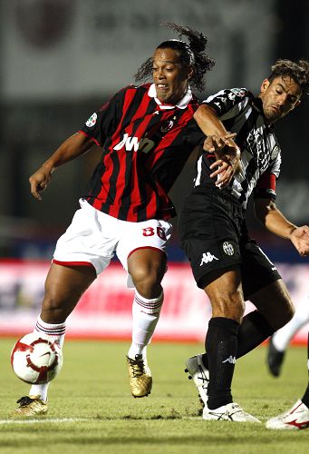 加盟曼城仅5个月！曝23岁国脚不满坐冷板凳 冬窗申请离队（来曼城才5个月 23岁国脚难忍久坐冷板凳拟冬窗申请离队）