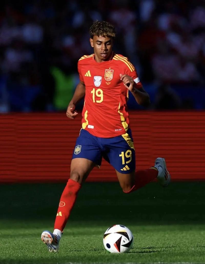 CBA：福建队绝杀北控 球迷沸腾（CBA：福建压哨绝杀北控，球迷狂欢）