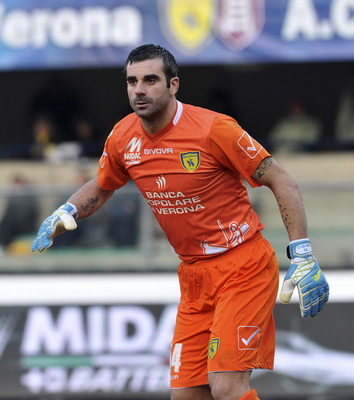 阿姆斯特丹市长：已对阿贾克斯球场燃放烟花一事展开调查