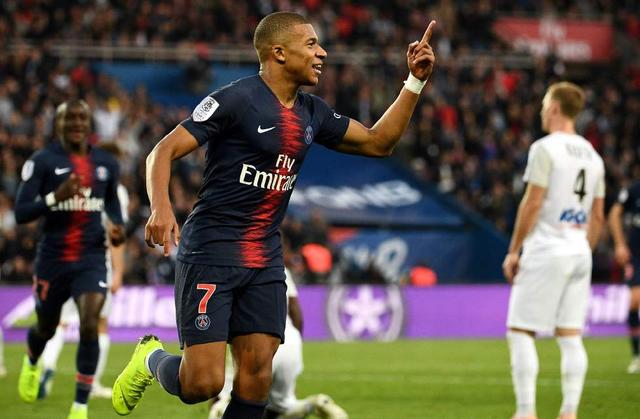 拜仁莱万多夫斯基连续两场梅开二度